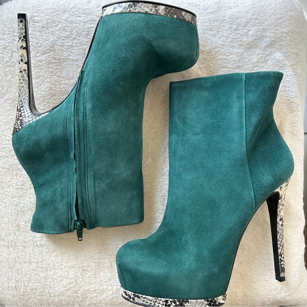 Pour La Victoire Green Suede Booties